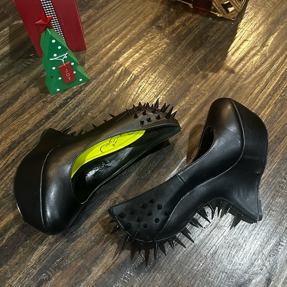 Serra Prestige Spiked Wedges Woman’s Size 8 - Picture 6 of 10